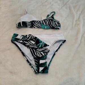 Modihito NWT Two Piece Bathing Suit Solid White and Green Leaves Size M